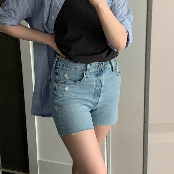 Levi’s 501 Shorts - Picture 4 of 7